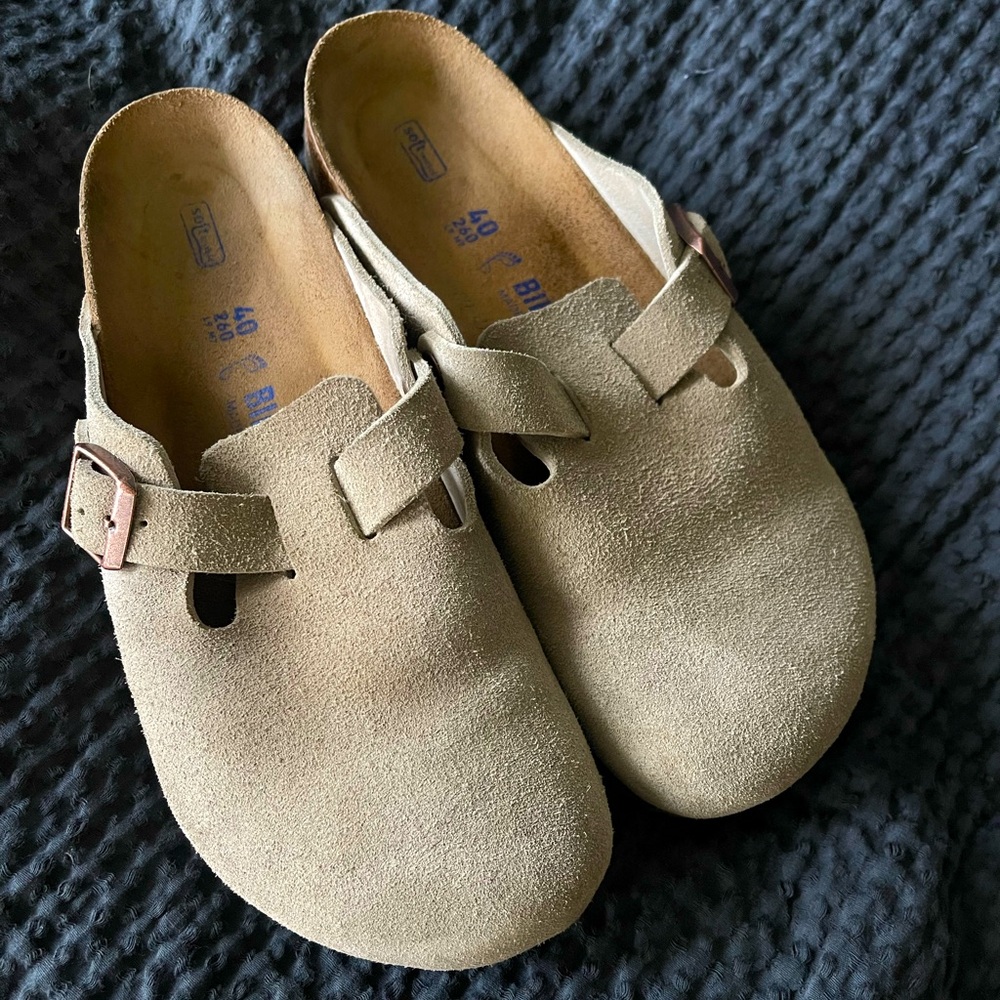 Birkenstock Boston Clogs in Taupe